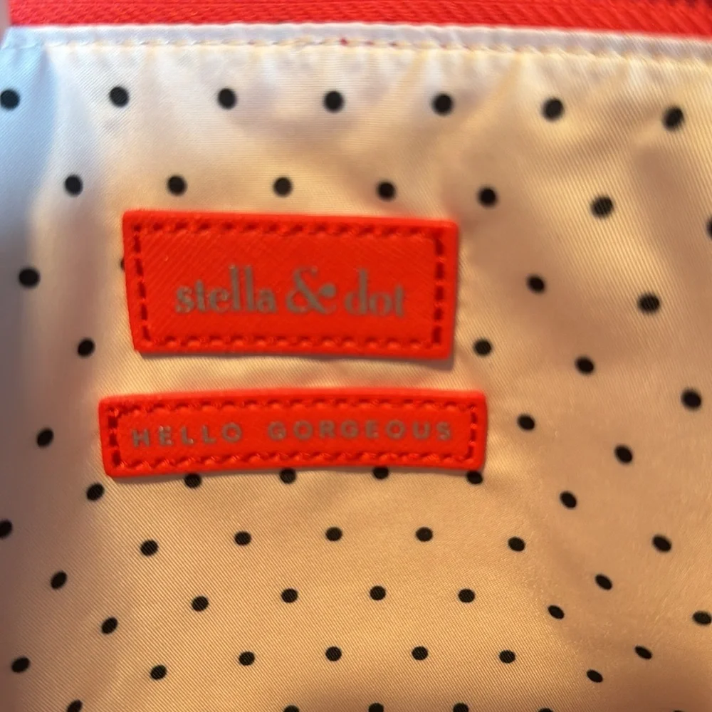 Gorgeous makeup bag with Gerardo colors perfect brows kit and sample eyeshadows! - Picture 7 of 10